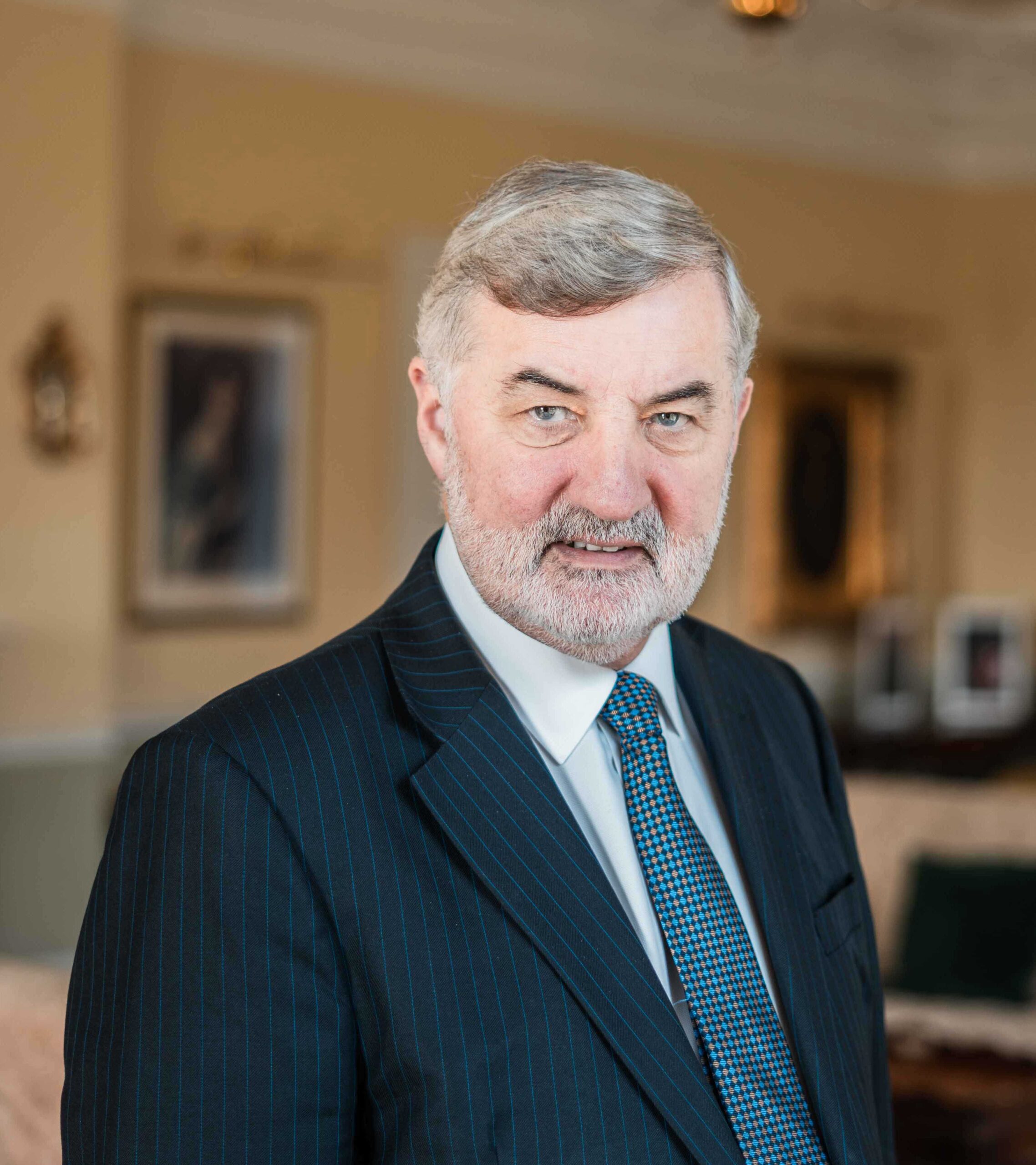 Man in suit and tie in sitting room